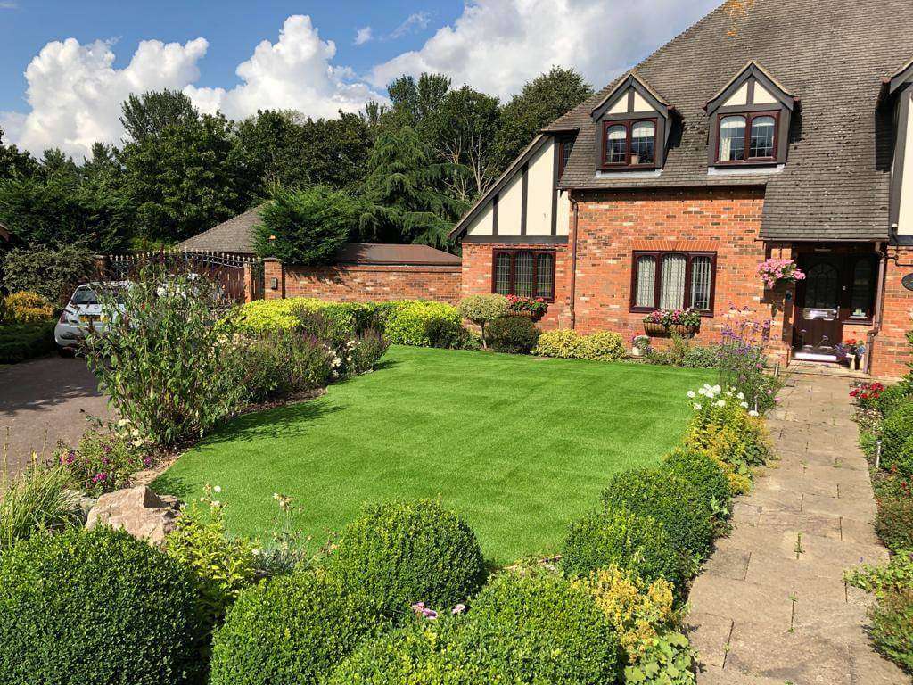 Artificial Fake Synthetic Grass Installation In Banbury Prestige Lawns